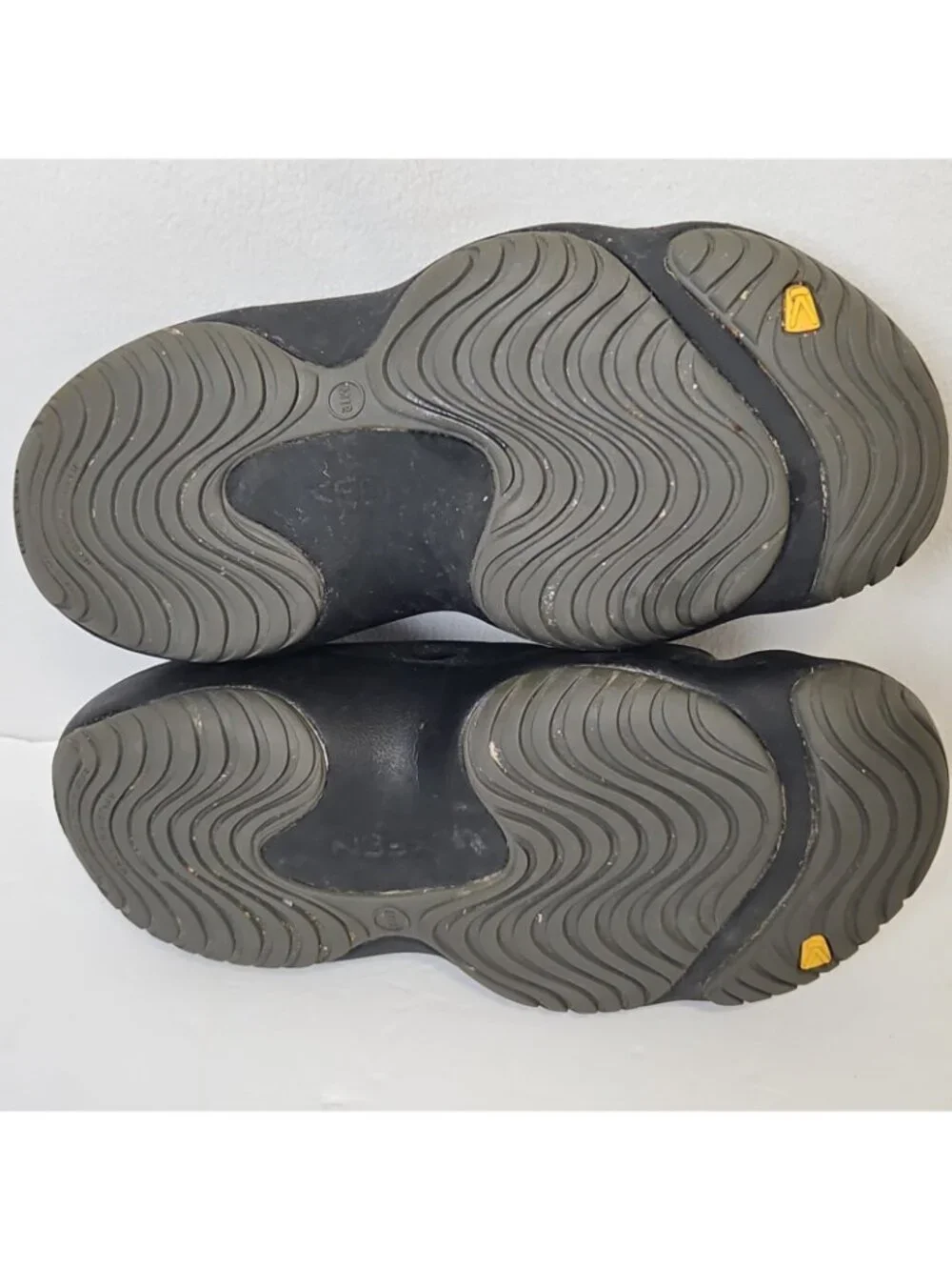 KEEN Yogui Arts Clog Sandals Slip On Shoes Mens Size 12M Graphite Lightweight